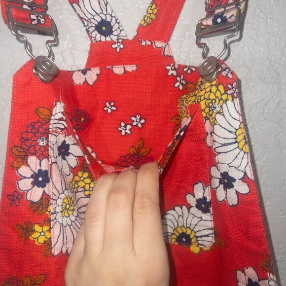 New ModCloth Candy Red Floral Dazed Summer‎ Days Cotton Shortalls 6 - Picture 7 of 9